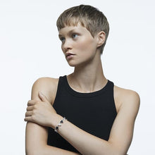 Laden Sie das Bild in den Galerie-Viewer, Swarovski Damen Armband Armreif Ortyx Kristalle Dreieckschliff sw weiß 5619154
