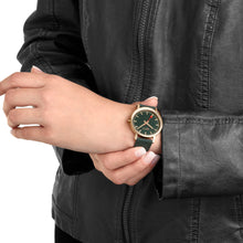 Laden Sie das Bild in den Galerie-Viewer, Mondaine Damen Uhr Classic Armbanduhr 36 mm A660.30314.60SBS Textil