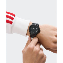 Laden Sie das Bild in den Galerie-Viewer, Adidas Unisex Uhr EXPRESSION THREE Edelstahl schwarz AOFH25504