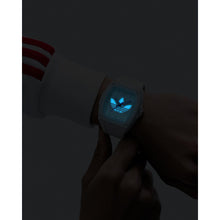 Laden Sie das Bild in den Galerie-Viewer, Adidas Unisex Uhr CITY TECH FIVE Kunststoff weiß AOFH25511