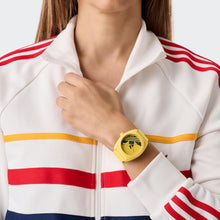 Laden Sie das Bild in den Galerie-Viewer, Adidas Unisex Uhr PROJECT THREE Kunststoff gelb AOST25542