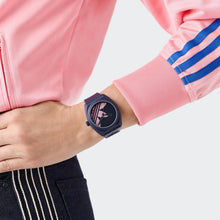 Laden Sie das Bild in den Galerie-Viewer, Adidas Unisex Uhr PROJECT THREE Kunststoff blau AOST25545