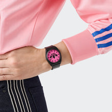 Laden Sie das Bild in den Galerie-Viewer, Adidas Unisex Uhr PROJECT TWO Kunststoff schwarz AOST25548