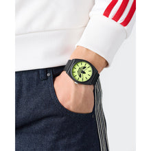Laden Sie das Bild in den Galerie-Viewer, Adidas Unisex Uhr PROJECT TWO Kunststoff schwarz AOST25549