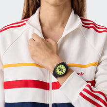Laden Sie das Bild in den Galerie-Viewer, Adidas Unisex Uhr PROJECT TWO Kunststoff schwarz AOST25549