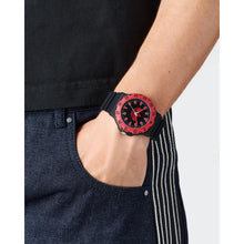 Laden Sie das Bild in den Galerie-Viewer, Adidas Unisex Uhr DISCOVERER TWO Silikon schwarz AOSY25514