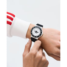 Laden Sie das Bild in den Galerie-Viewer, Adidas Unisex Uhr DISCOVERER TWO Silikon schwarz AOSY25516