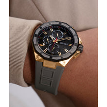 Laden Sie das Bild in den Galerie-Viewer, Guess Herren Uhr Armbanduhr R2 GW0803G1 Silikon
