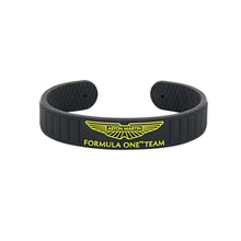 Laden Sie das Bild in den Galerie-Viewer, ASTON MARTIN Herren Armband Armreif Silikon schwarz AM FORMULA 1 MJFBF5BU1