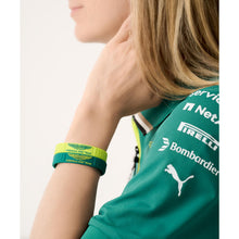 Laden Sie das Bild in den Galerie-Viewer, ASTON MARTIN Herren Armband Armreif Silikon gelb AM FORMULA 1 MJFBF5BU6