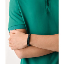 Laden Sie das Bild in den Galerie-Viewer, ASTON MARTIN Herren Armband Armreif Edelstahl Emaille schwarz AML ICON MJITF5BM0