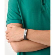 Laden Sie das Bild in den Galerie-Viewer, ASTON MARTIN Herren Armband Armreif Edelstahl silber Carbon AML ICON MJRTF5BL0
