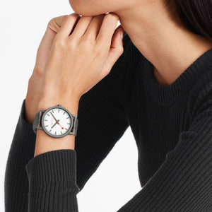 Mondaine Unisex Uhr Armbanduhr 41 mm MS1.41110.LU Essence Textil