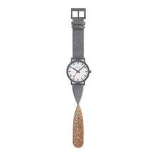 Laden Sie das Bild in den Galerie-Viewer, Mondaine Unisex Uhr Armbanduhr 41 mm MS1.41110.LU Essence Textil