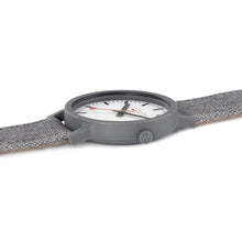 Laden Sie das Bild in den Galerie-Viewer, Mondaine Unisex Uhr Armbanduhr 41 mm MS1.41110.LU Essence Textil