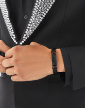 Laden Sie das Bild in den Galerie-Viewer, Philipp Plein Herren Armband Leder Edelstahl IP Black GOTHIC TAG PJTEA07BU