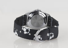Laden Sie das Bild in den Galerie-Viewer, JACQUES FAREL Kinder-Armbanduhr Analog Quarz Jungen Textilband KWD 5000 Fußball