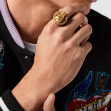 Laden Sie das Bild in den Galerie-Viewer, Philipp Plein Herren Ring Edelstahl IP Gold 3D SKULL PJ8AA26R