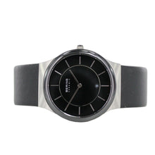 Laden Sie das Bild in den Galerie-Viewer, Bering Herren Uhr Armbanduhr Slim Ceramic - 32239-447 Leder