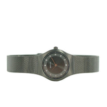 Laden Sie das Bild in den Galerie-Viewer, Bering Damen Uhr Armbanduhr Slim Classic - 11923-222 Meshband
