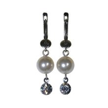 Laden Sie das Bild in den Galerie-Viewer, Konplott Ohrringe Ohrhänger Pearl Shadow hängend weiß Kristall