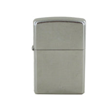 Laden Sie das Bild in den Galerie-Viewer, Zippo Feuerzeug Modell 1023207 Street Chrom C13