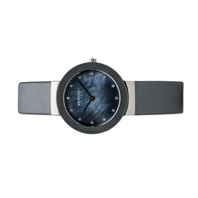 Laden Sie das Bild in den Galerie-Viewer, Bering Damen Uhr Armbanduhr Slim Classic - 11429-683  Leder