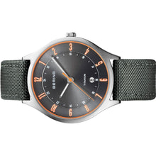 Laden Sie das Bild in den Galerie-Viewer, Bering Herren Uhr Armbanduhr Titan Ultra Slim - 11739-879 Textil