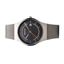 Laden Sie das Bild in den Galerie-Viewer, Bering Herren Uhr Armbanduhr Classic - 11938-007 Meshband