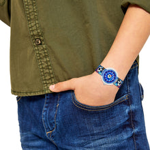 Laden Sie das Bild in den Galerie-Viewer, s.Oliver Kids - Boys Quarzuhr Uhr Nylon Fußball 2037721