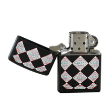 Laden Sie das Bild in den Galerie-Viewer, Zippo Feuerzeug Modell 218TAB 435 Tabasco Sauce Black Matte