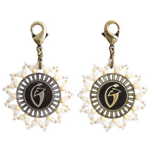 Laden Sie das Bild in den Galerie-Viewer, Konplott Anhänger Charm Zodiac Scorpio/Skorpion M brass/silver