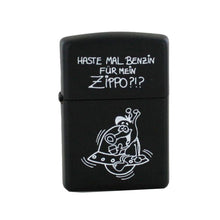 Laden Sie das Bild in den Galerie-Viewer, Zippo Feuerzeug Modell 250 schwarz / 862.368 Haste mal Benzin…