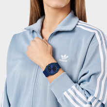 Laden Sie das Bild in den Galerie-Viewer, Adidas Unisex Uhr CITY TECH THIN Silikon blau AOFH24001