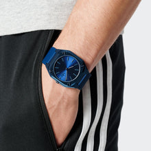Laden Sie das Bild in den Galerie-Viewer, Adidas Unisex Uhr CITY TECH THIN Silikon blau AOFH24001