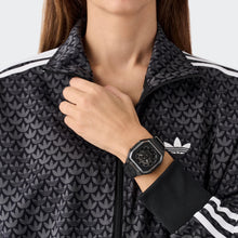 Laden Sie das Bild in den Galerie-Viewer, Adidas Unisex Uhr CITY TECH SIX SST Silikon schwarz AOFH26015
