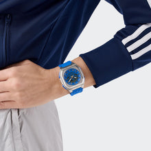 Laden Sie das Bild in den Galerie-Viewer, Adidas Unisex Uhr CITY TECH SIX SST Silikon blau AOFH26016