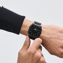 Laden Sie das Bild in den Galerie-Viewer, Adidas Unisex Uhr CITY TECH SQUARE Silikon schwarz AOFH26514