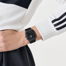 Laden Sie das Bild in den Galerie-Viewer, Adidas Unisex Uhr CITY TECH SQUARE Silikon schwarz AOFH26514