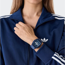 Laden Sie das Bild in den Galerie-Viewer, Adidas Unisex Uhr CITY TECH FIVE Kunststoff blau AOFH26530