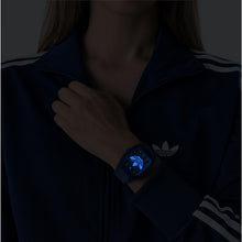 Laden Sie das Bild in den Galerie-Viewer, Adidas Unisex Uhr CITY TECH FIVE Kunststoff blau AOFH26530
