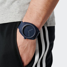 Laden Sie das Bild in den Galerie-Viewer, Adidas Unisex Uhr PROJECT THREE Keramik blau AOST24051