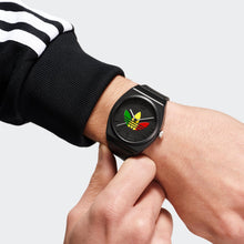 Laden Sie das Bild in den Galerie-Viewer, Adidas Unisex Uhr PROJECT TWO GRFX Kunststoff schwarz AOST24071