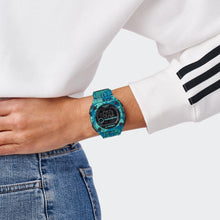 Laden Sie das Bild in den Galerie-Viewer, Adidas Unisex Uhr CITY TECH TWO GRFX Kunststoff blau AOST24077