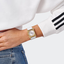 Laden Sie das Bild in den Galerie-Viewer, Adidas Unisex Uhr RETRO POP ONE Silikon weiß AOST24081