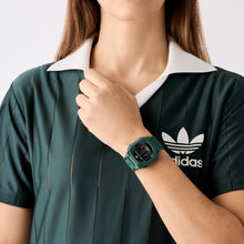 Laden Sie das Bild in den Galerie-Viewer, Adidas Unisex Uhr DIGITAL Silikon grün AOST25032