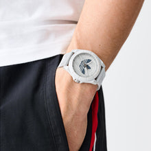 Laden Sie das Bild in den Galerie-Viewer, Adidas Unisex Uhr PROJECT FOUR Kunststoff grau AOST25035