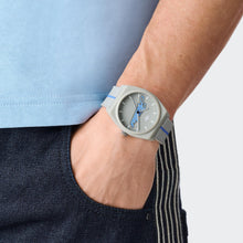 Laden Sie das Bild in den Galerie-Viewer, Adidas Unisex Uhr PROJECT TWO Kunststoff grau AOST26028