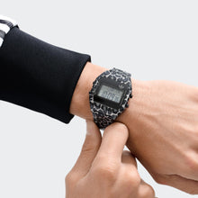 Laden Sie das Bild in den Galerie-Viewer, Adidas Unisex Uhr DIGITAL TWO Edelstahl schwarz AOST26032