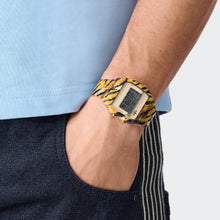 Laden Sie das Bild in den Galerie-Viewer, Adidas Unisex Uhr DIGITAL TWO Edelstahl schwarz-gold AOST26033